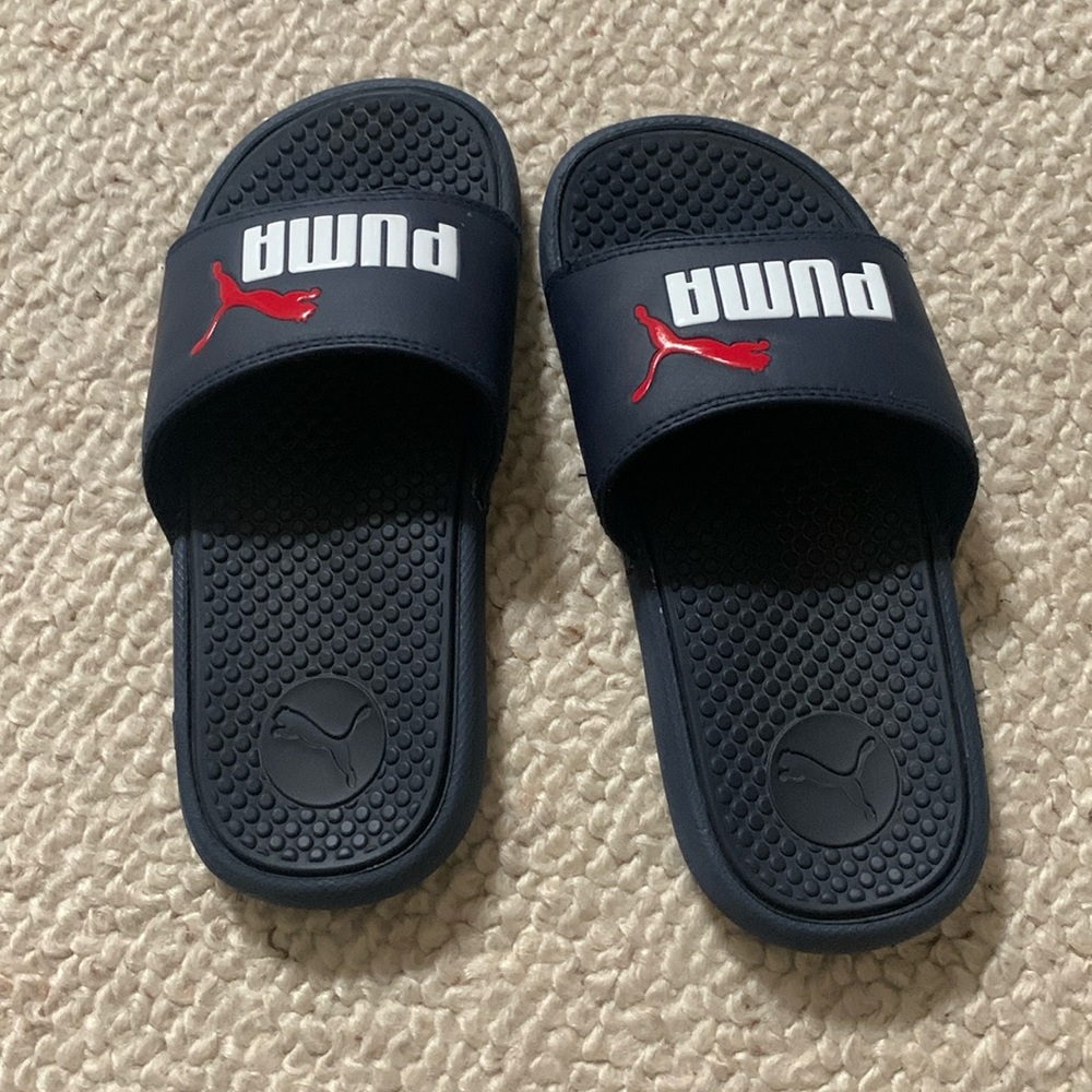 KIDS Puma Slides   US. Size 1